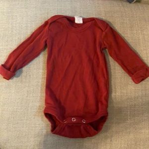 Kate Quinn red/crimson 100% organic cotton long sleeve bodysuit 3-6 mos